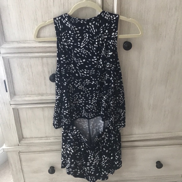 Cupcake & Cashmere Open Back Romper - Picture 3 of 4